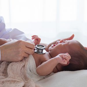 Neurodesarrollo neonatal: seguimiento del recién nacido sano y de alto riesgo